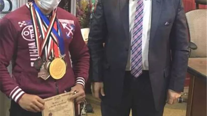 تعليم المنوفية يكرم المعلم بطل كمال الأجسام