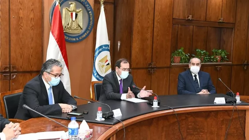 تخفيضات إضافية على سعر وقود الطيران لتصل إلى 15 سنت للجالون.