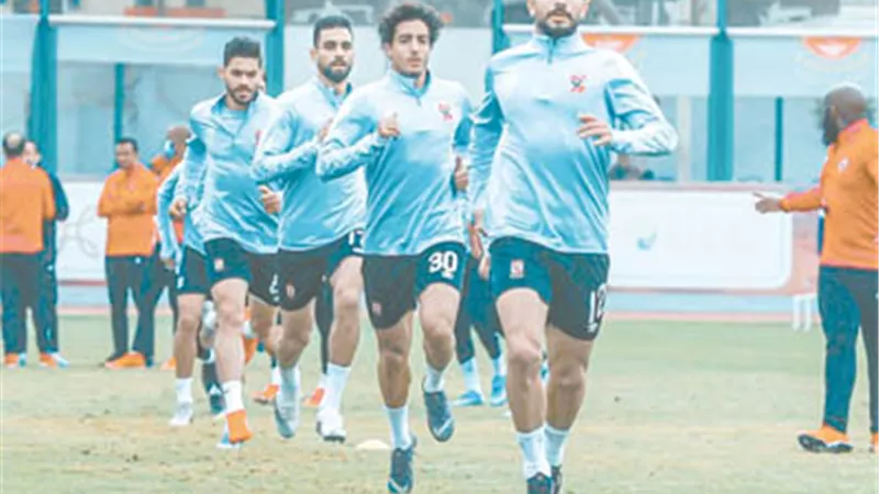 الأهلي للاعبيه: ممنوع الحديث عن عروض الاحتراف