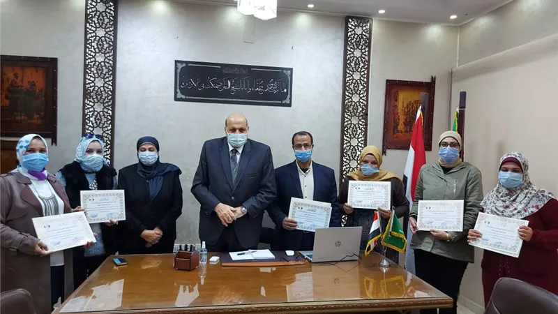 وكيل التعليم بالقليوبية يُكرم مسئولي الإحصاء علي مستوى المحافظة