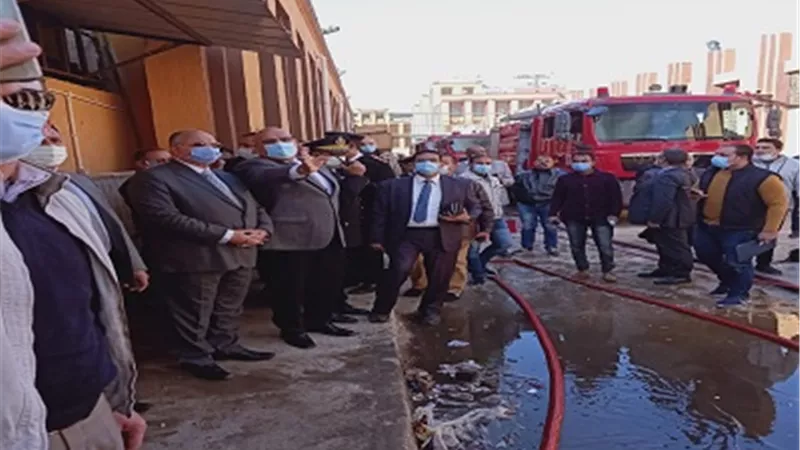 محافظ القاهرة يتفقد حريق ورش الصيانه بالوايلى