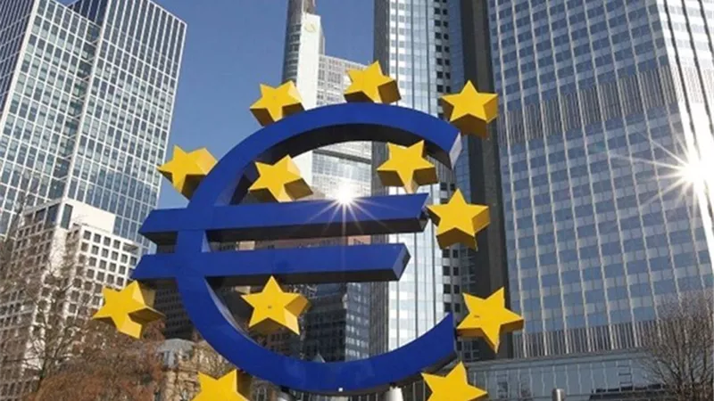 المركزى الأوروبى يعلن متابعة أسعار الصرف وتأثيرها السلبى على التضخم عن كثب