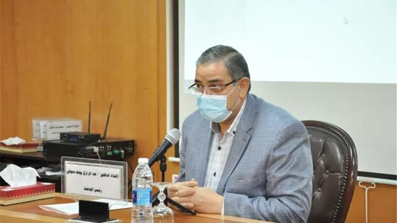 رئيس جامعة كفر الشيخ يترأس اجتماع مجلس العمداء