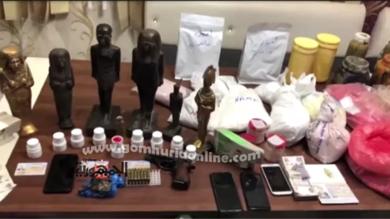 الأجهزة الأمنية تنجح في ضبط مصنع للمواد المخدرة ومبلغ مالى وسبعة تماثيل يشتبه فى أثريتها بالمنوفية..صور وفيديو
