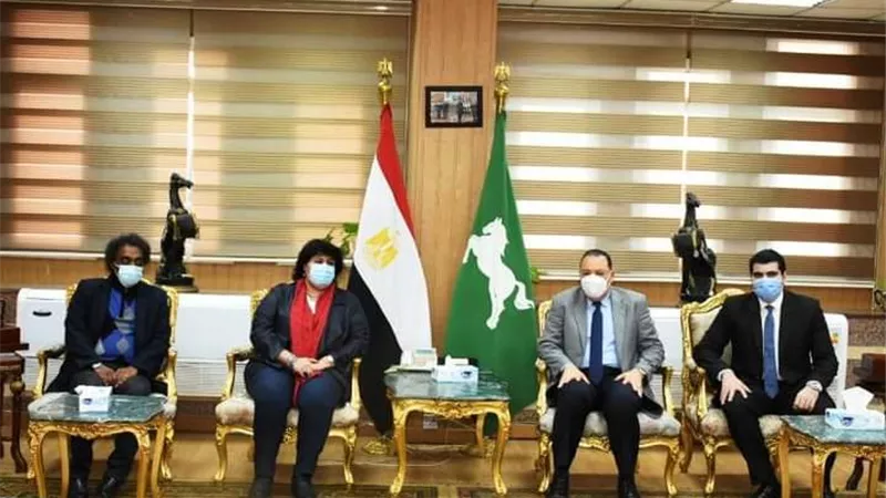 محافظ الشرقية يستقبل وزيرة الثقافة بمكتبه بالديوان العام