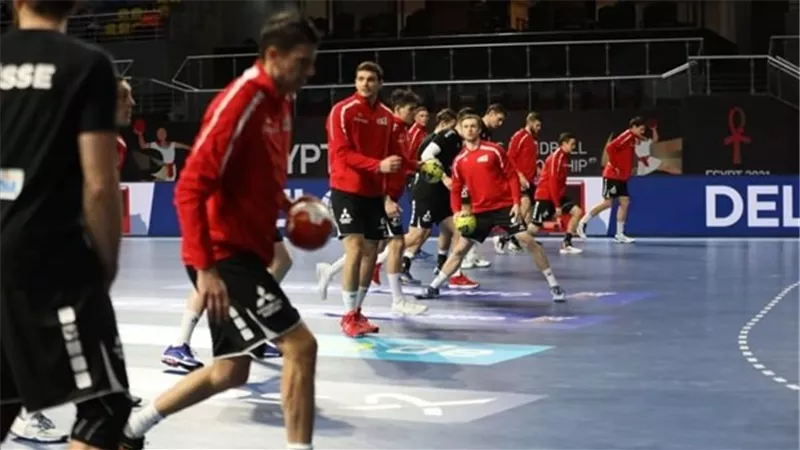 شميدت لاعب المنتخب السويسري يحصد لقب رجل المباراة