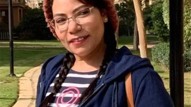 الفنانة إيمان السيد تعود إلى التصوير بعد وعكة كورونا