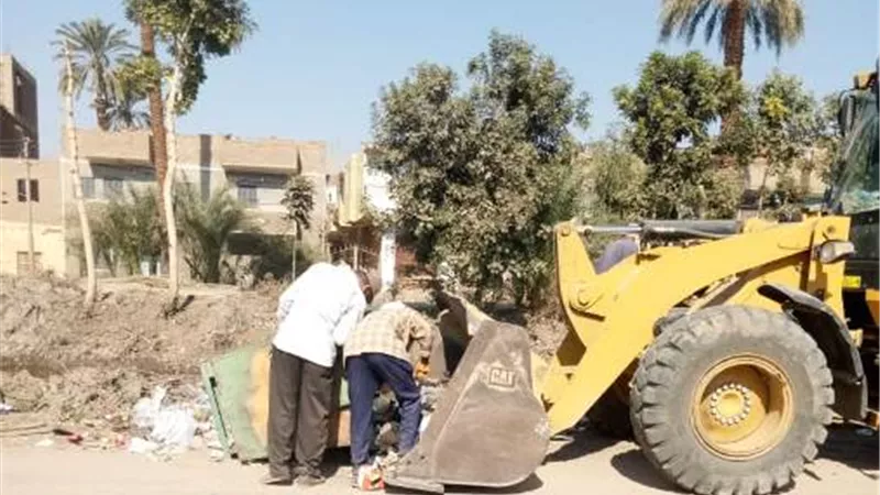 حملة نظافة موسعة بأرمنت جنوب غرب الأقصر .صور