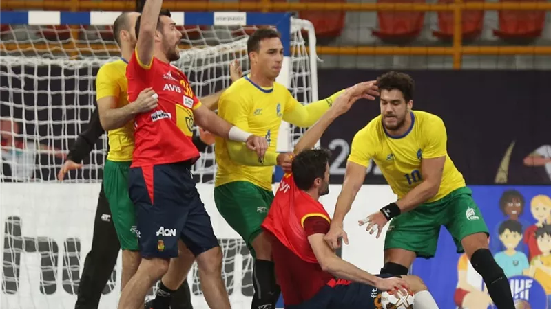 البرازيل تجبر بطل أوروبا على التعادل في أولي مواجهات مونديال اليد