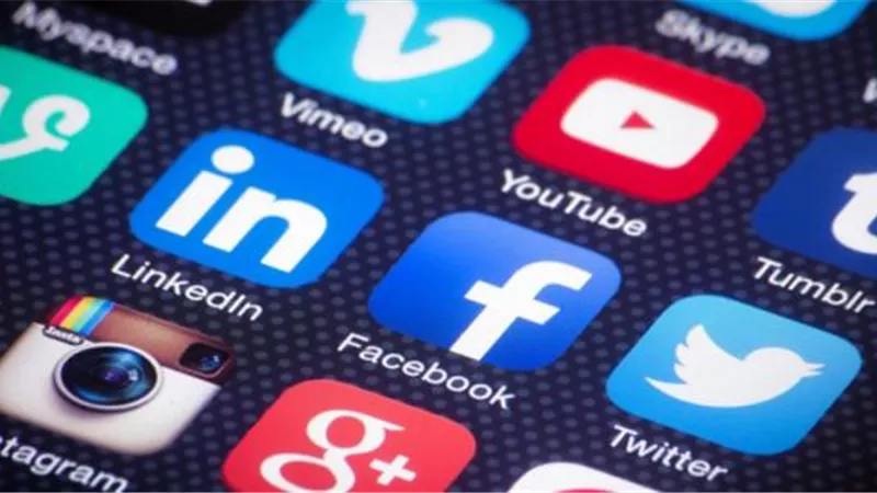 مواقع التواصل الاجتماعى تغتال خصوصية الاسر وتكشف عن الشروخ العائلية