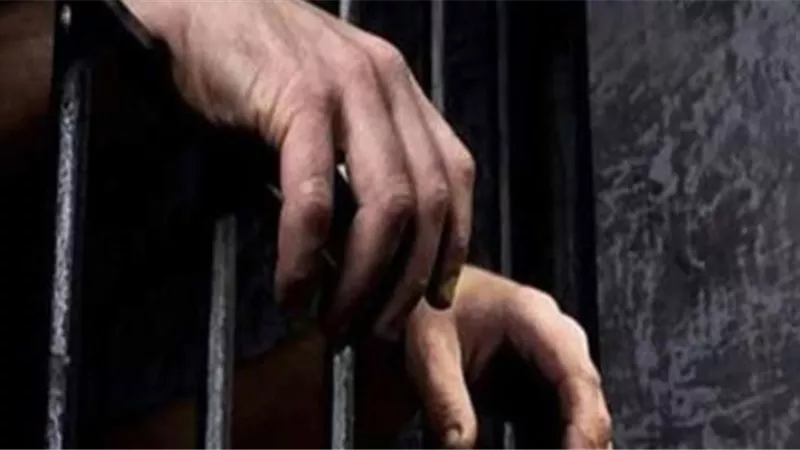 نصاب برتبة عميد ..بطفرة اجرامية احتفل بترقياته الوهمية وجعل الحلم حقيقة بين اولاده وزوجته
