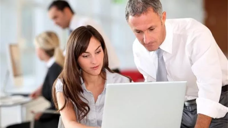 ١٠ نصائح هامة للتعامل الأمثل مع مديرك فى العمل.. تعرفى عليها