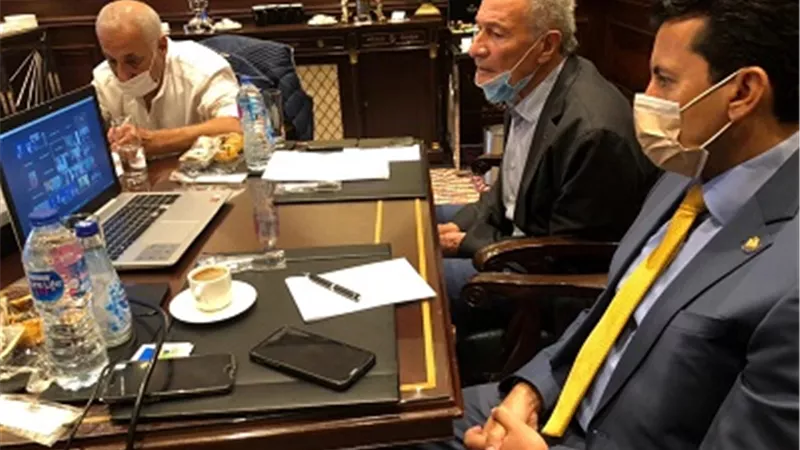 وزيرا الرياضة والصحة يعقدان اجتماعاً للطمأنه علي تطبيق الإجراءات الصحية للمشاركين بمونديال اليد