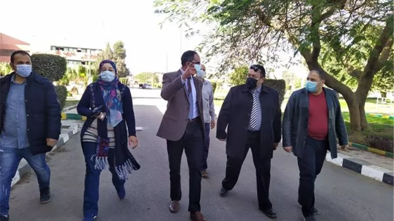 مسئولو وزارة الإسكان يتفقدون محطة تنقية مياه الشرب بمنطقة الأميرية