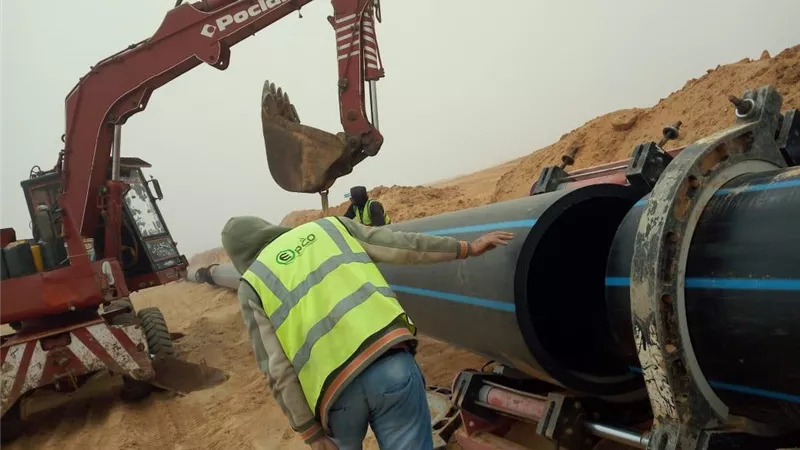 رئيس جهاز ٦ أكتوبر الجديدة يتابع أعمال تنفيذ خط المياه المغذي للميناء الجاف