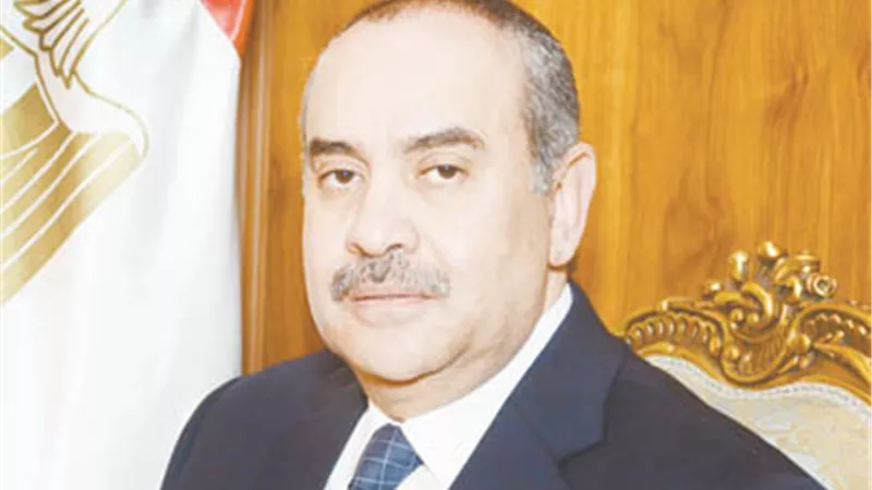 وزير الطيران يحسم ملف إعادة هيكلة مصر للطيران