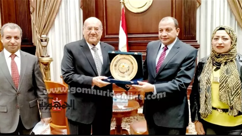 رئيس جامعة بنى سويف يزور مجلس الشيوخ