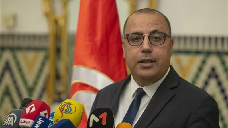 رئيس الوزراء التونسي يجري تعديلا وزاريا واسعا