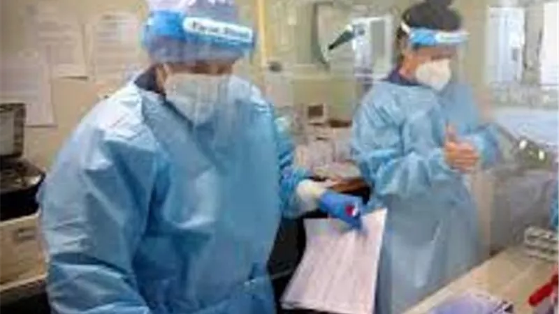 التطعيم وحده لا يكفى.. طبيب بـ قصر العيني: وارد الإصابة بـ كورونا أكثر من مرة
