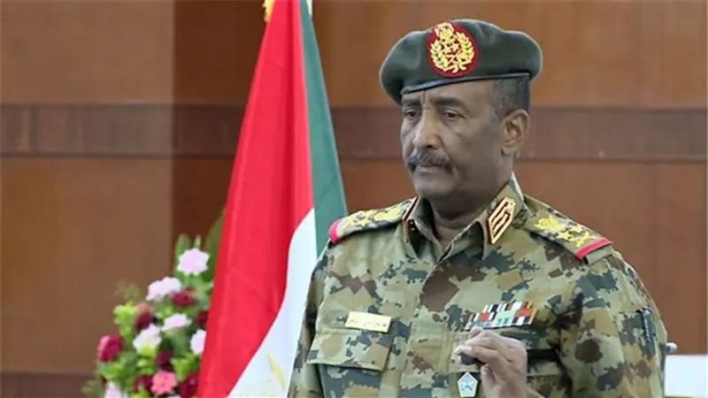 البرهان والمكون العسكرى يطلعان على الأحداث بالجنينة