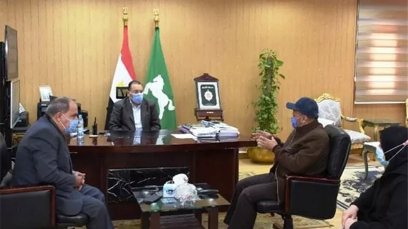 محافظ الشرقية يجتمع برئيس الهيئة القومية لمياه الشرب والصرف الصحي