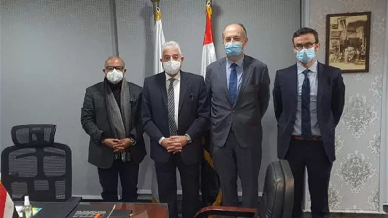 محافظ جنوب سيناء يبحث مع مساعد أول وزير التموين للتجارة الداخلية إقامة سوق حضاري وهايبر بطور سيناء و شرم الشيخ