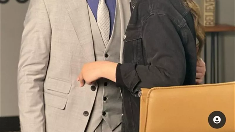 احمد زاهر يشيد بدور ابنته