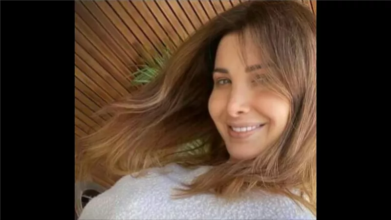 نانسى عجرم تطالب المواطنين بالبقاء فى المنزل