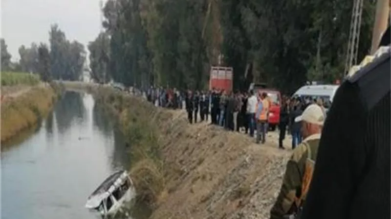 وفاة شخص وإنقاذ اثنين بعد سقوط سيارة بترعة الشرقية
