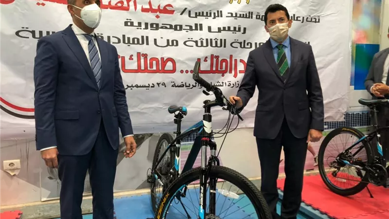 وزير الشباب يسلم المرحلة الثالثة من مبادرة 