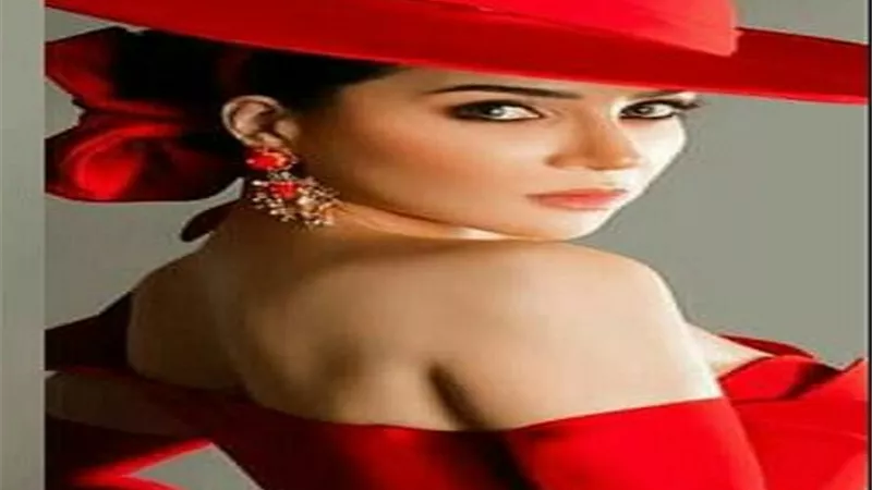مى عز الدين تحتفل بعيد ميلادها الـ ٤١ مع والدتها