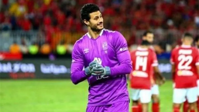احمد حسن يكشف تفاصيل موقف الشناوى مع حكم مباراة البنك الأهلى