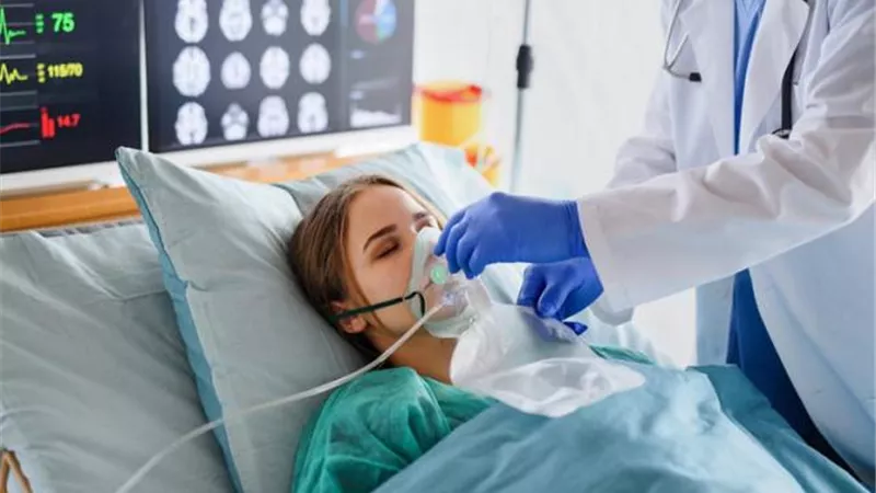خبراء الصحة يحذرون مرضى الالتهاب الرئوي المزمن من لقاح كورونا لهذه الأسباب