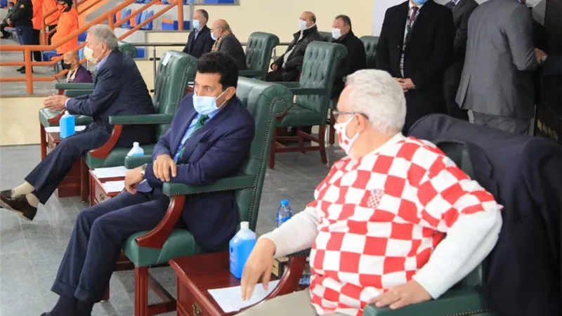 وزير الرياضة يتابع مباراة كرواتيا وقطر ببرج العرب.. صور