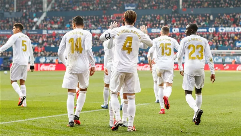لاعبو ريال مدريد يرفضون خطة رئيس النادي