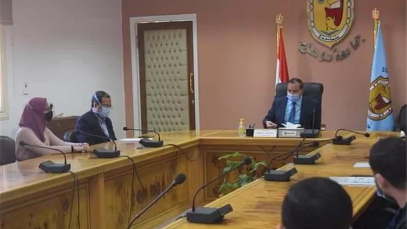 جامعة سوهاج تناقش تجهيزات الحملة التسويقية للمنتجات التراثية والحرفية