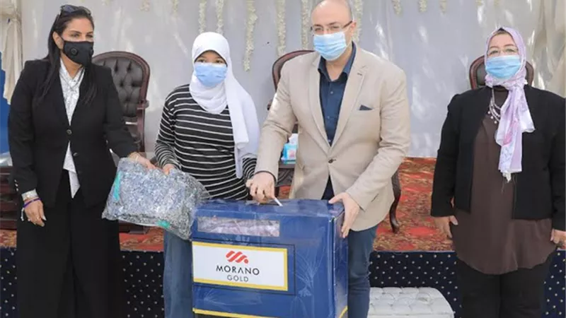 محافظ بنى سويف ومستشار وزير التضامن : توزيع مساعدات زواج من إحدى مؤسسات التنميه
