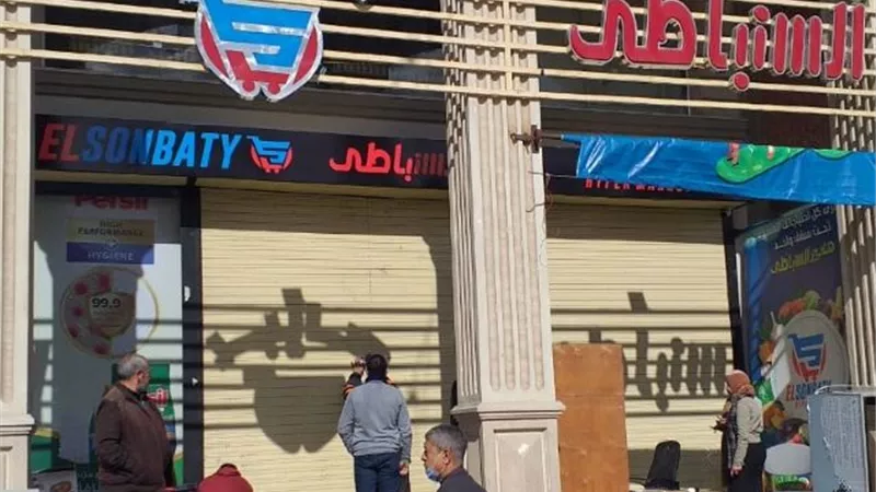 جهاز دمياط الجديدة يغلق 7محلات مخالفة ومراكز للدروس بالتعاون مع شرطة التعمير.. بالصور