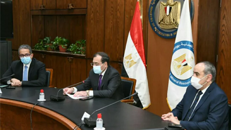 تصل إلى 15 سنتًا للجالون.. بدء تطبيق التخفيضات الإضافية على سعر وقود الطيران لدعم قطاعي السياحة والطيران.. اليوم