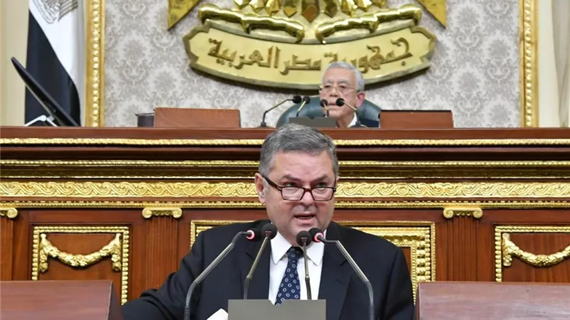 هشام توفيق: هناك خطة كاملة لمحو خسائر شركات قطاع الأعمال