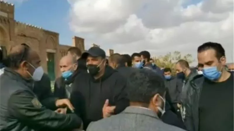 دفن جثمان زوج شقيقة محمد فؤاد بمقابر الأسرة بطريق السويس
