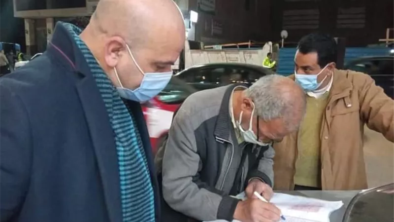 الأجهزة التنفيذية والأمنية تفض سرادق عزاء وتشمع 2 كافيتريا بالشرقية