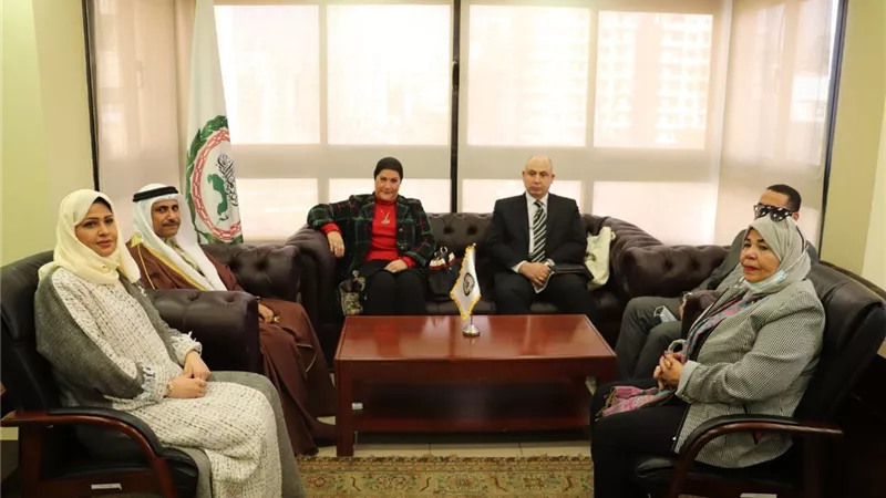 رئيس البرلمان العربي يستقبل الأمين العام للمجلس القومي للأمومة والطفولة