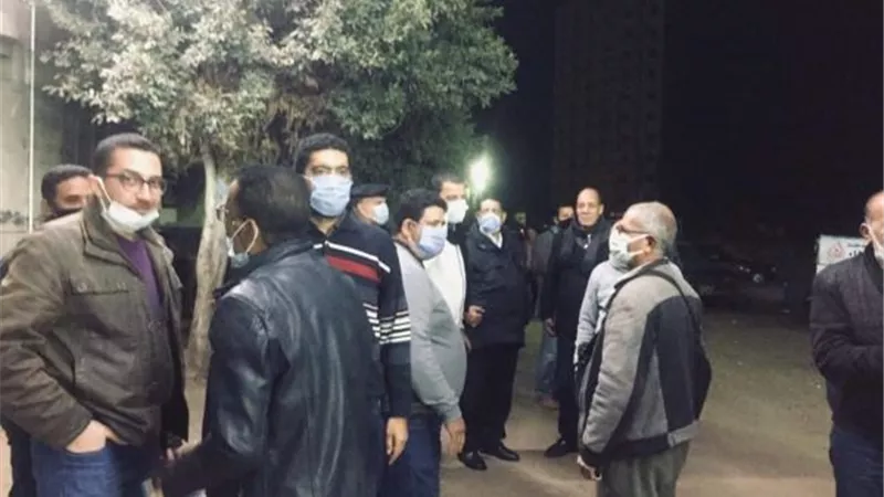 الأجهزة التنفيذية والأمنية تفض سرادق عزاء وتشمع 2 كافتريا فى الزقازيق..بالصور