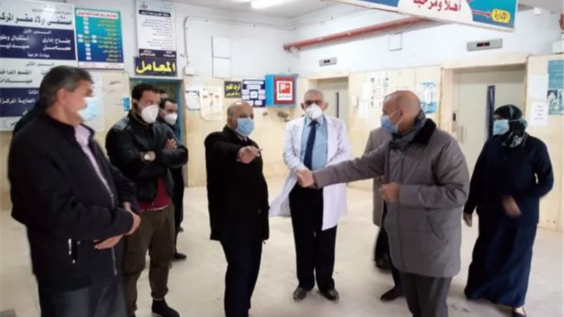 وكيل وزارة الصحة بالشرقية يتفقد سير العمل بمستشفى أولاد صقر.. بالصور