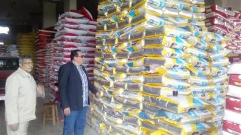 تموين دمياط تحرر 497 محضرا متنوعا في حملات مكبرة على المخابز والأسواق.صور