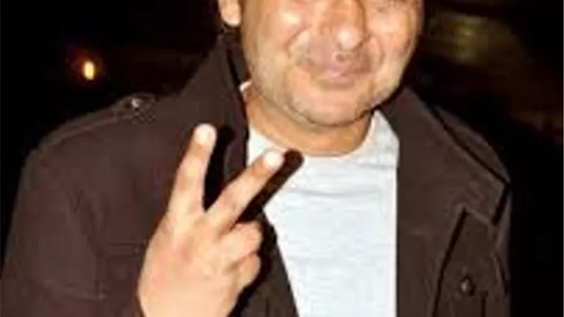 أحمد عزمي: «كريمة مختار أم حنينة.. ووحيد حامد يحسسك إنك في هوليود».. فيديو