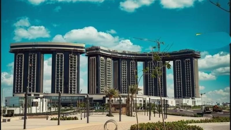 أول مدينة مليونية.. ابراج العلمين الجديدة تعانق السماء وتؤكد تحدي وشموخ المصريين في الانجاز