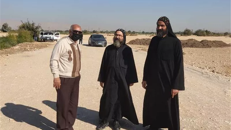 رئيس مدينة إسنا يزور دير الأنبا متاؤس الفاخورى جنوب الأقصر