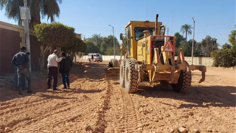 رفع 8 أطنان اتربة ومخلفات بالزينية شمال الأقصر